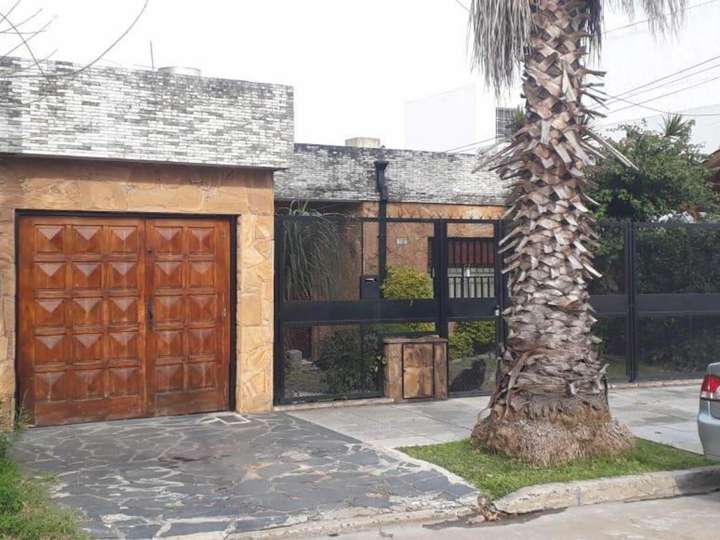 Casa en venta en Pasteur, 700, Villa Luzuriaga