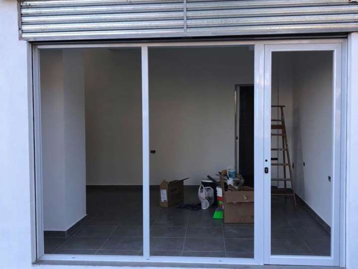 Comercial / Tienda en alquiler en Carlos Morel, Buenos Aires