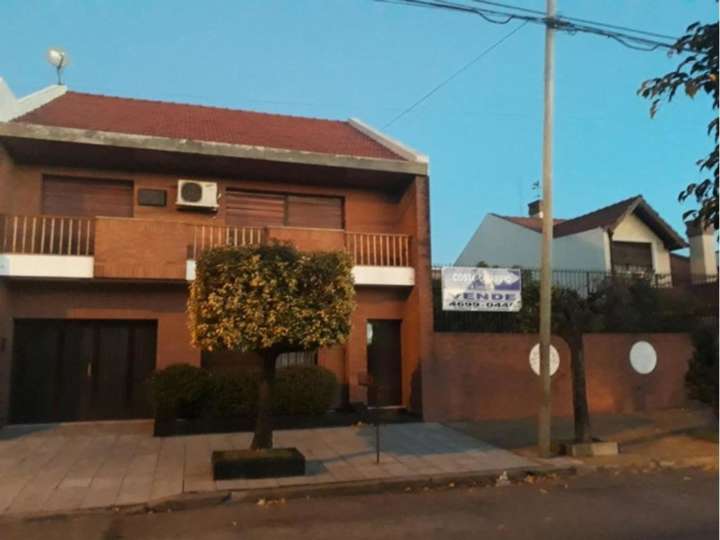 Casa en venta en Coronel Dorrego, 401, Lomas del Mirador
