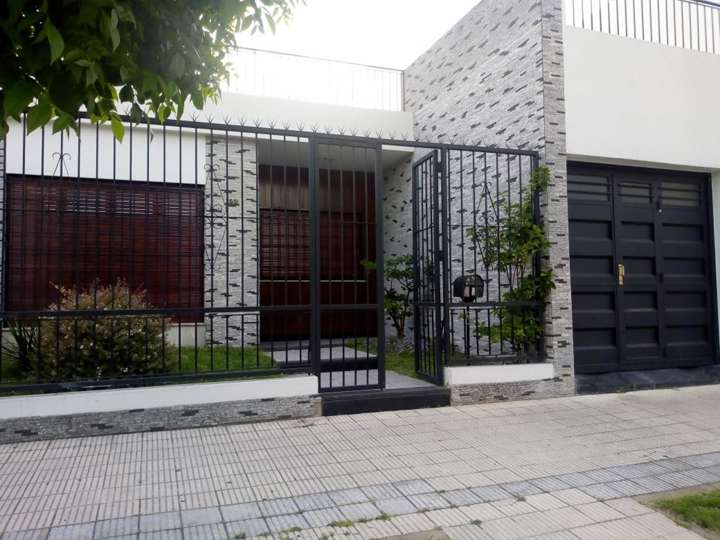 Casa en venta en Alfredo Lorenzo Palacios, 2651, Lomas del Mirador