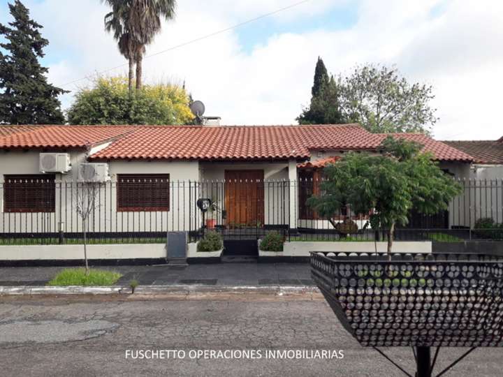 Casa en venta en El Pecarí, Ciudad Evita