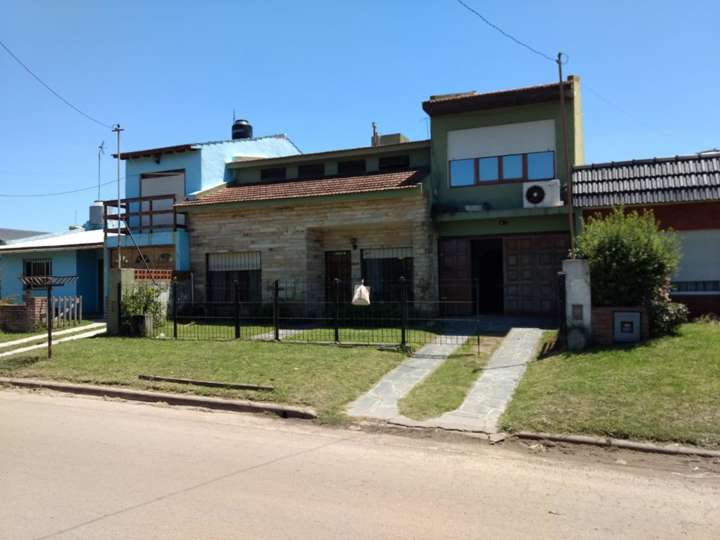 Casa en venta en Luis Federico Leloir, Buenos Aires
