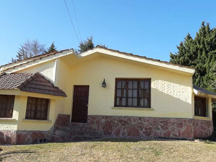 Casa en venta en Avenida Las Magnolias, 19, Villa General Belgrano