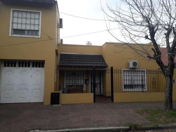 Casa en venta en 547 - Potosí, 1820, Buenos Aires