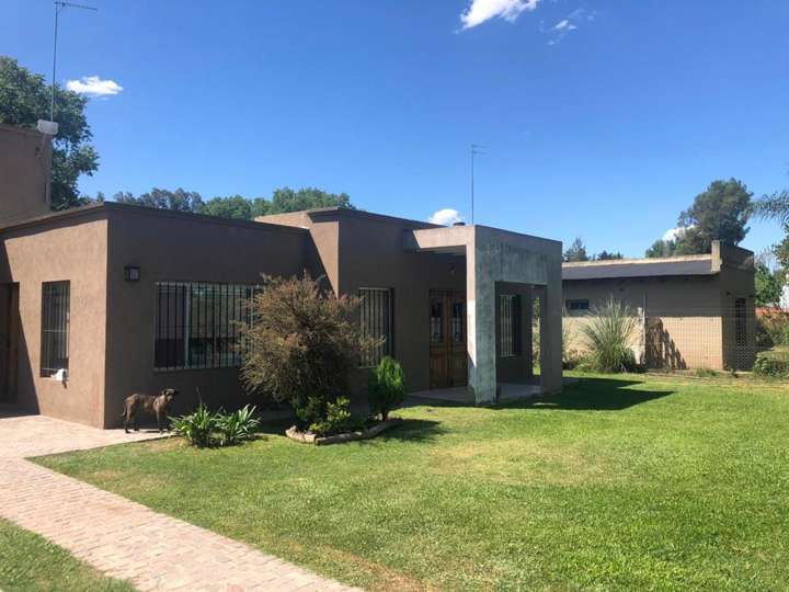 Casa adosada en venta en Puerto Ávalos, General Rodríguez