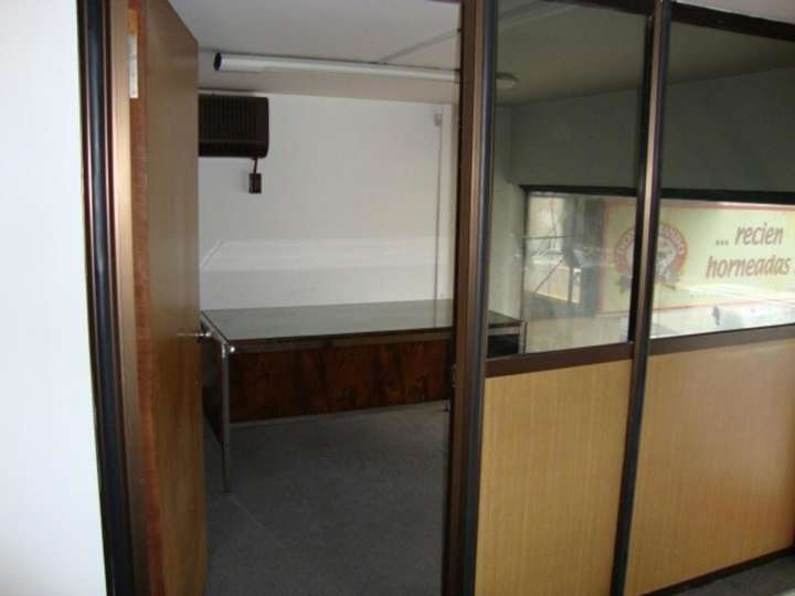 Comercial / Tienda en alquiler en Leandro N. Alem, Buenos Aires