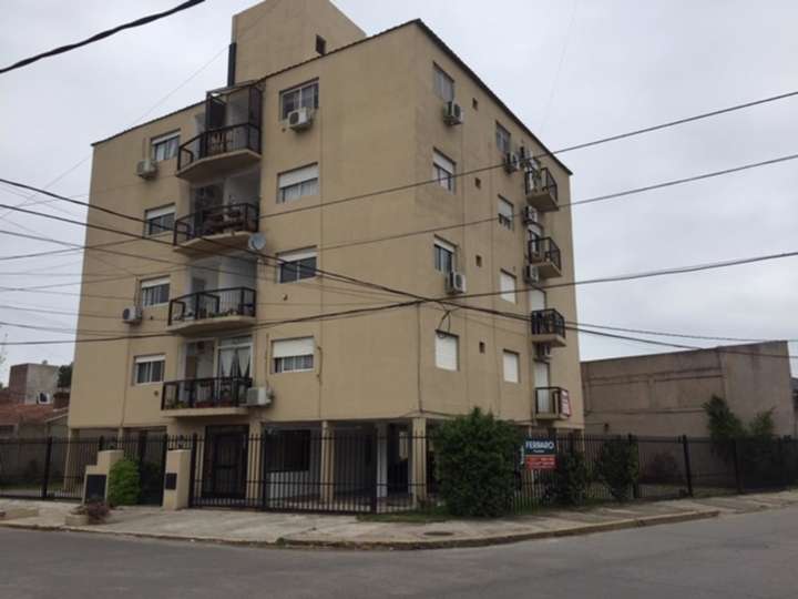 Departamento en venta en Avenida Hipólito Yrigoyen, Adrogué