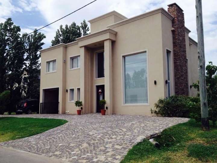 Casa en venta en Santiago Rocca, Villa Udaondo