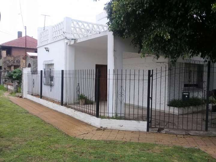 Casa en venta en Leandro N. Alem, 2739, Buenos Aires