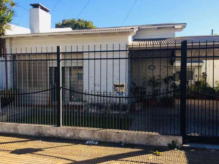 Edificio en venta en La Roche, 1023, Buenos Aires