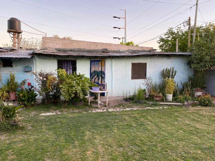 Casa en venta en Crisólogo Larralde, La Reja