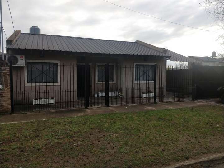 Casa en venta en Coronel Ramón Lorenzo Falcón, Francisco Álvarez