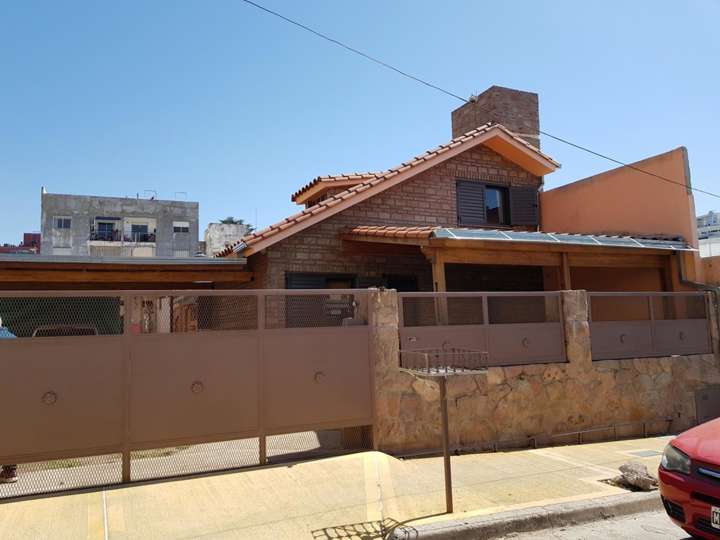 Casa en venta en Avenida 9 de Julio, Villa Carlos Paz