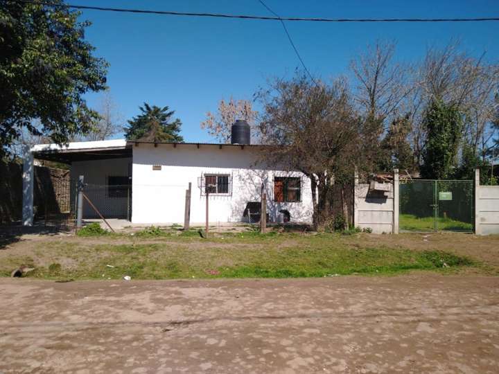 Casa en venta en Las Azucenas, 443, Mariano Acosta