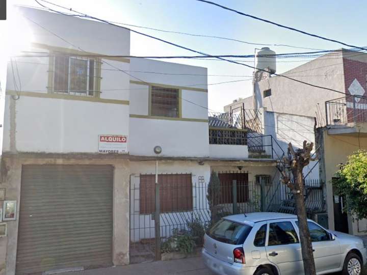 Casa en venta en Esteban Bonorino, Villa Tesei