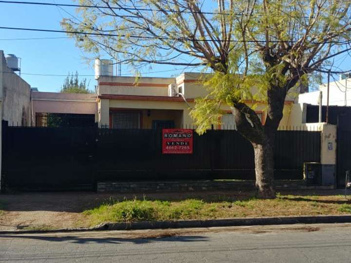 Casa en venta en Coraceros, Hurlingham