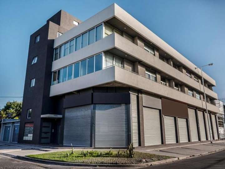 Comercial / Tienda en venta en Avenida Presidente Juan Domingo Perón, Buenos Aires