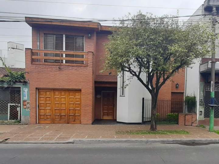 Casa en venta en José Bustamante y Guevara, Hurlingham