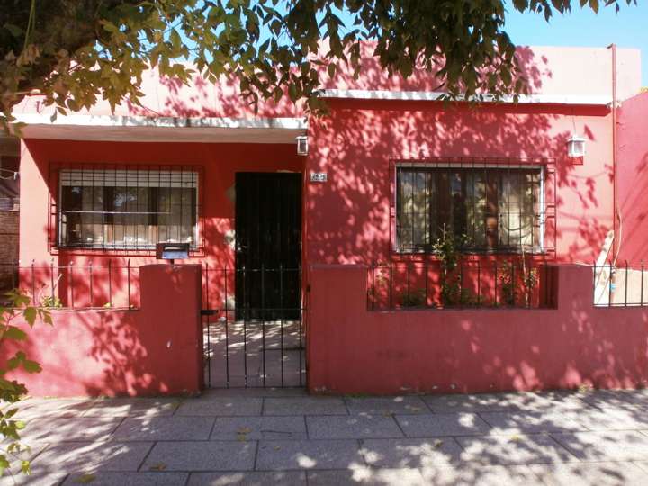 Casa en venta en Carlos Casares, 2402, Buenos Aires