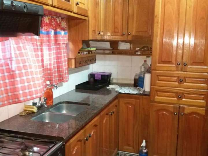 Casa en venta en Manuela Pedraza, Villa Tesei
