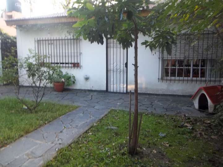 Casa en venta en Debussy, Hurlingham
