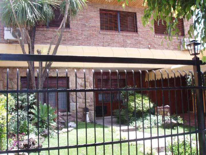 Casa en venta en Los Árboles, Hurlingham