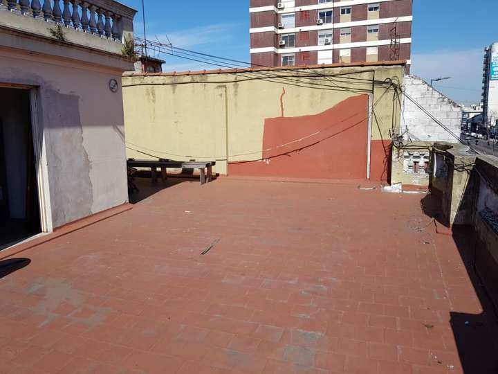 Departamento en venta en Avenida Hipólito Yrigoyen, 4806, Buenos Aires