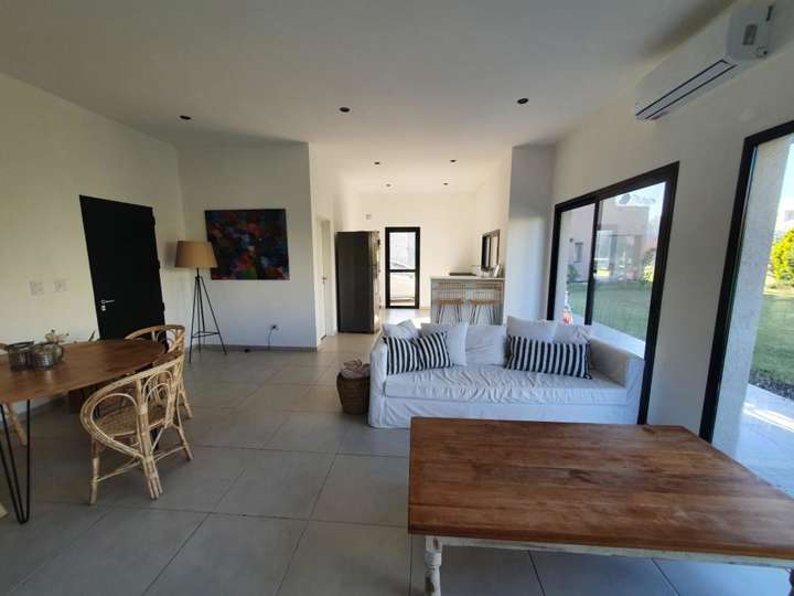 Casa en venta en Dolores, Pilar