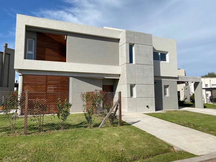 Casa en venta en Dolores, Pilar