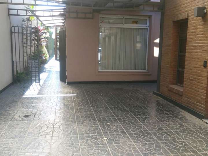 Casa en venta en Pueyrredón, 987, Lomas del Mirador