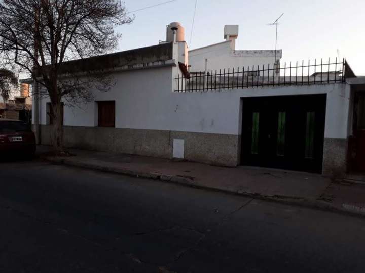 Casa en venta en Miguel Calixto del Corro, Córdoba