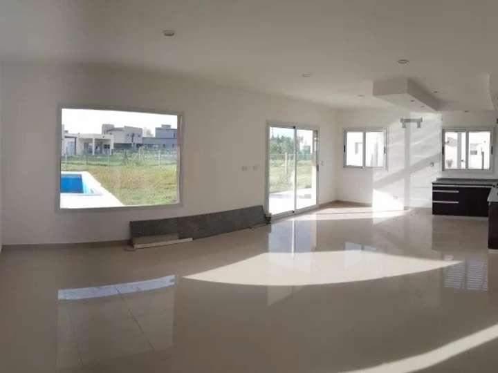 Casa en venta en 12 de Octubre, Pilar