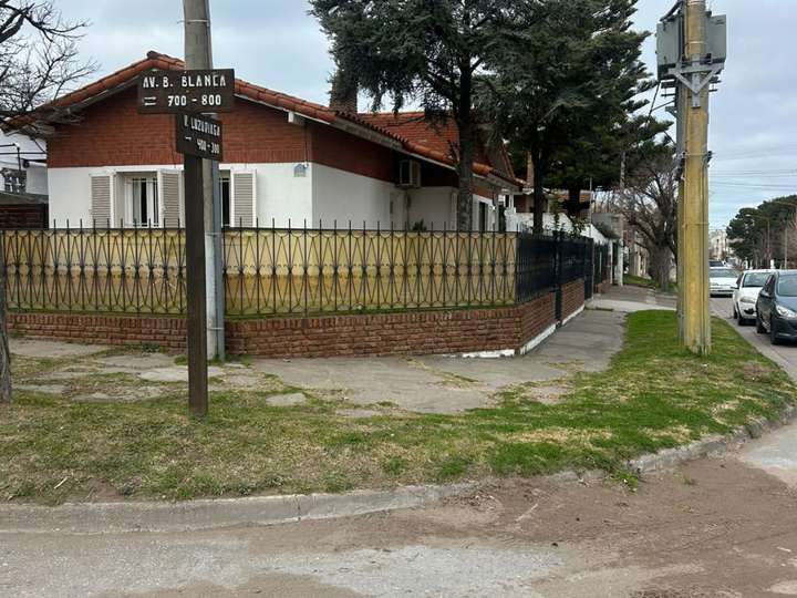 Casa en venta en Vittorio Luzuriaga, Buenos Aires