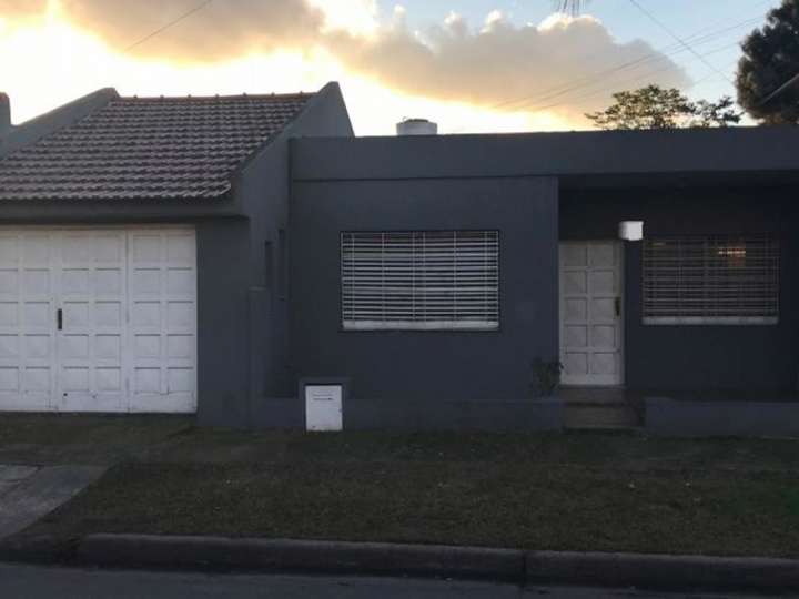 Casa en venta en Fonrouge, 2010, Buenos Aires