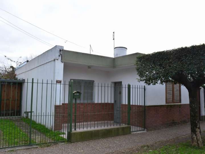 Casa en venta en Cornelio Saavedra, 2211, Rafael Calzada