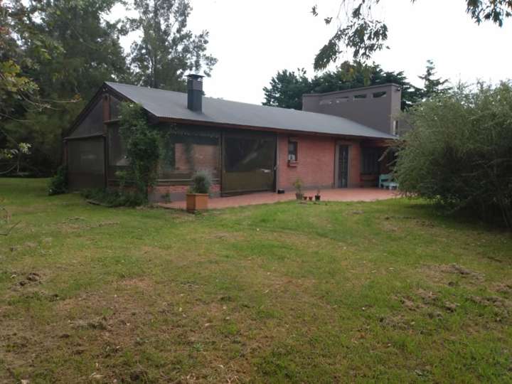 Casa adosada en venta en Calle 238, Buenos Aires