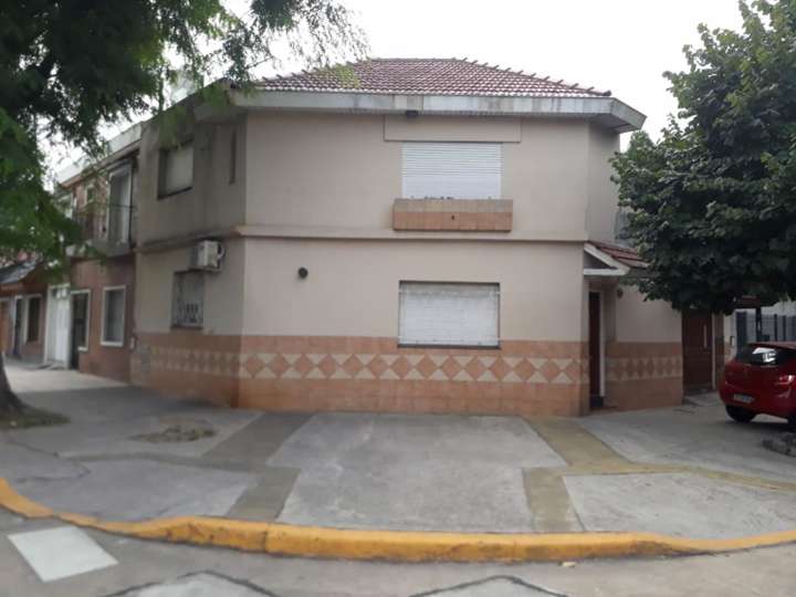 Casa en venta en Lisandro de la Torre, 800, Ciudad Autónoma de Buenos Aires