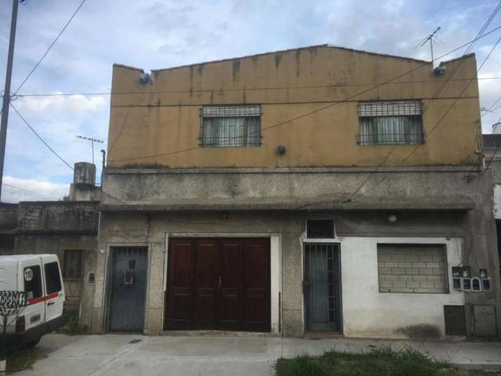 Edificio en venta en 69 - San Martín, José León Suárez