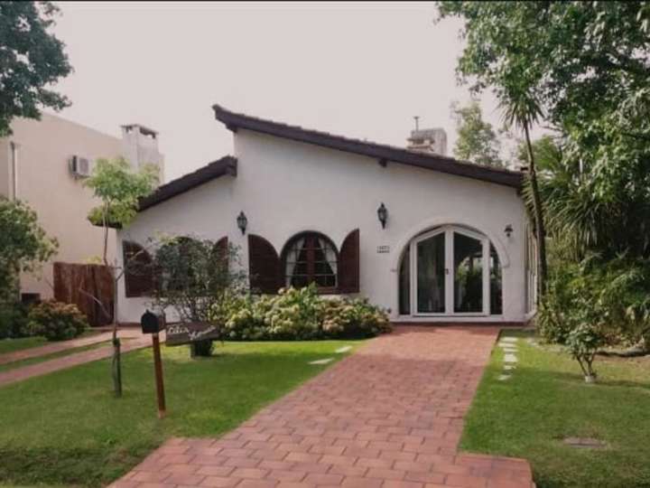 Casa en venta en Almafuerte, Francisco Álvarez