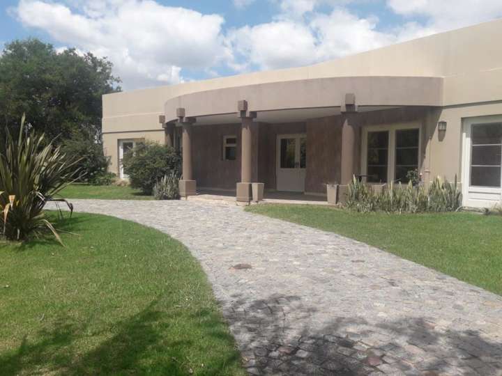Casa en venta en Mayor Irusta, Bella Vista