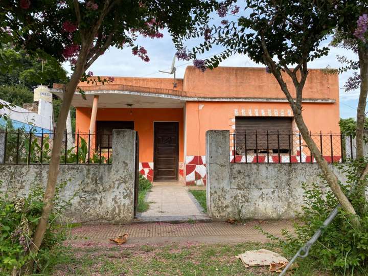 Casa en venta en Juan Milton, Buenos Aires