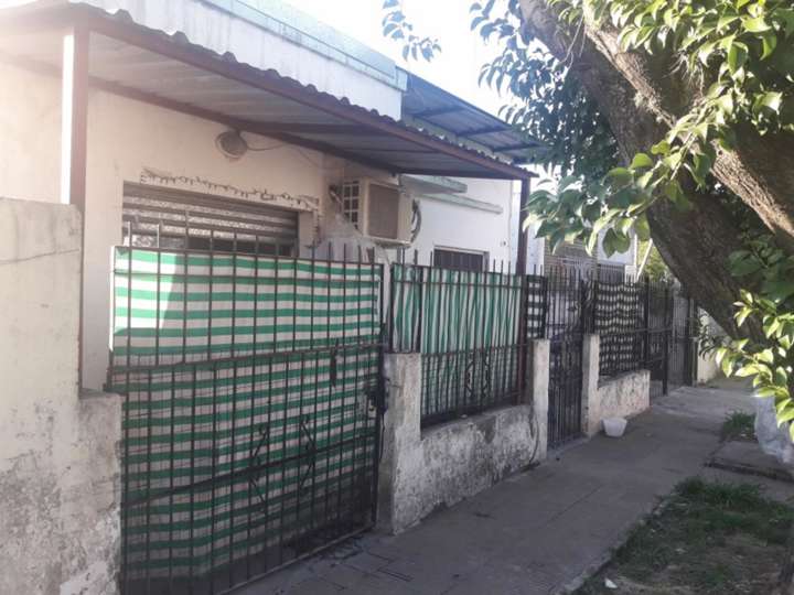 Casa en venta en Los Criollos, 468, Castelar