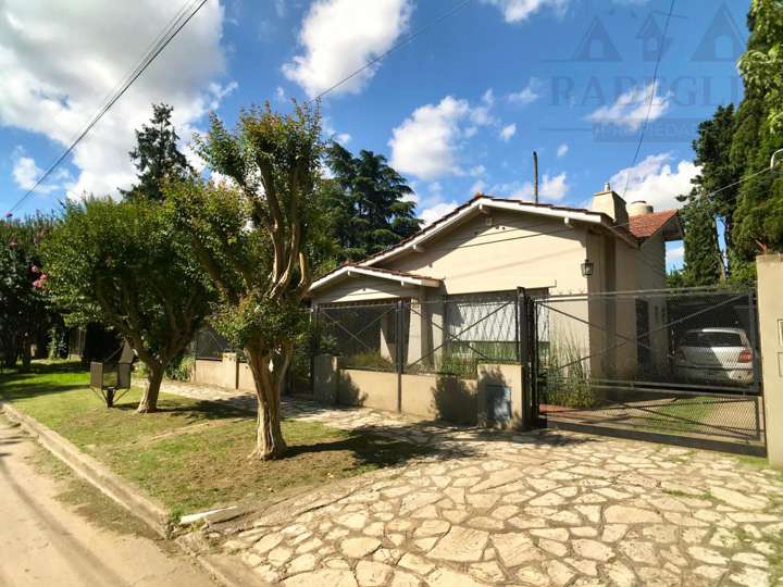 Casa en venta en Fernando Ochoa, Burzaco