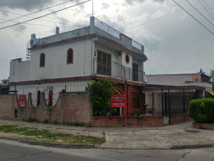 Casa en venta en Pérez Galdós, Hurlingham