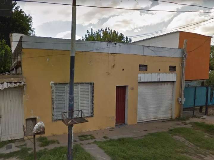 Casa en venta en Juan Bautista Alberdi, Buenos Aires