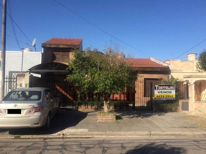 Casa en venta en Mariano Acosta, Buenos Aires