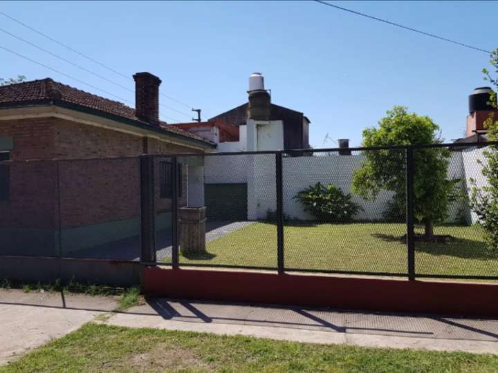 Casa en venta en Francisco Moreno, Villa Udaondo