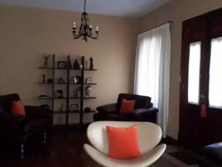 Casa en venta en Plaza Belgrano, Luján