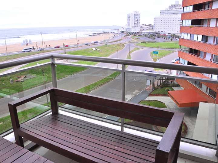 Apartamento en venta en Rambla Lorenzo Batlle Pacheco, Punta Del Este