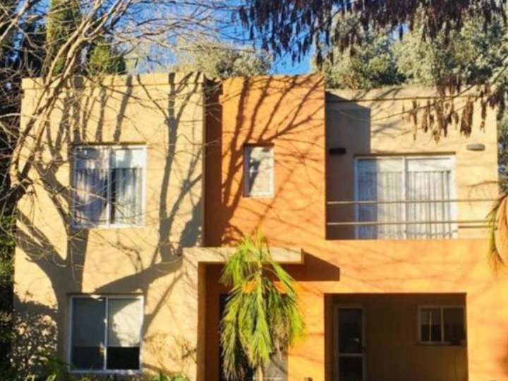 Casa en venta en Almafuerte, Francisco Álvarez